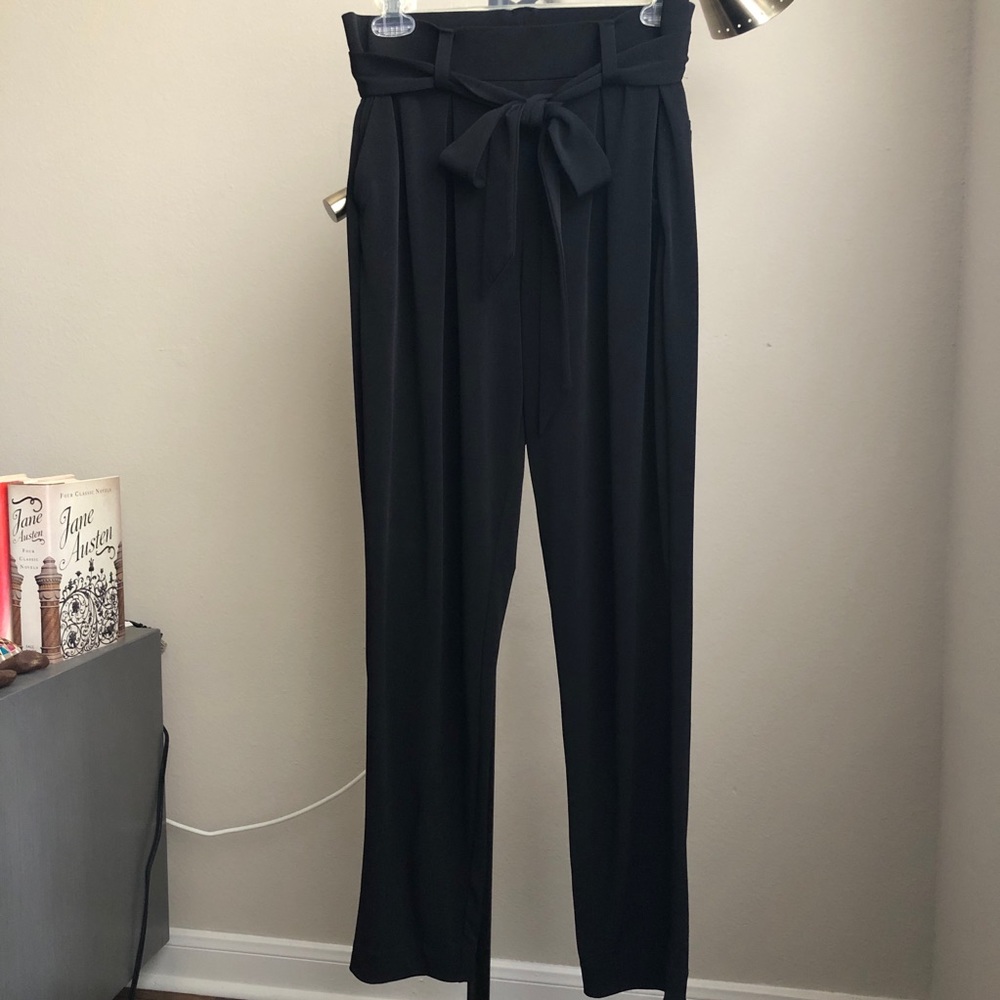 High-waisted, stretchy, & com👏for👏ta👏ble pants!